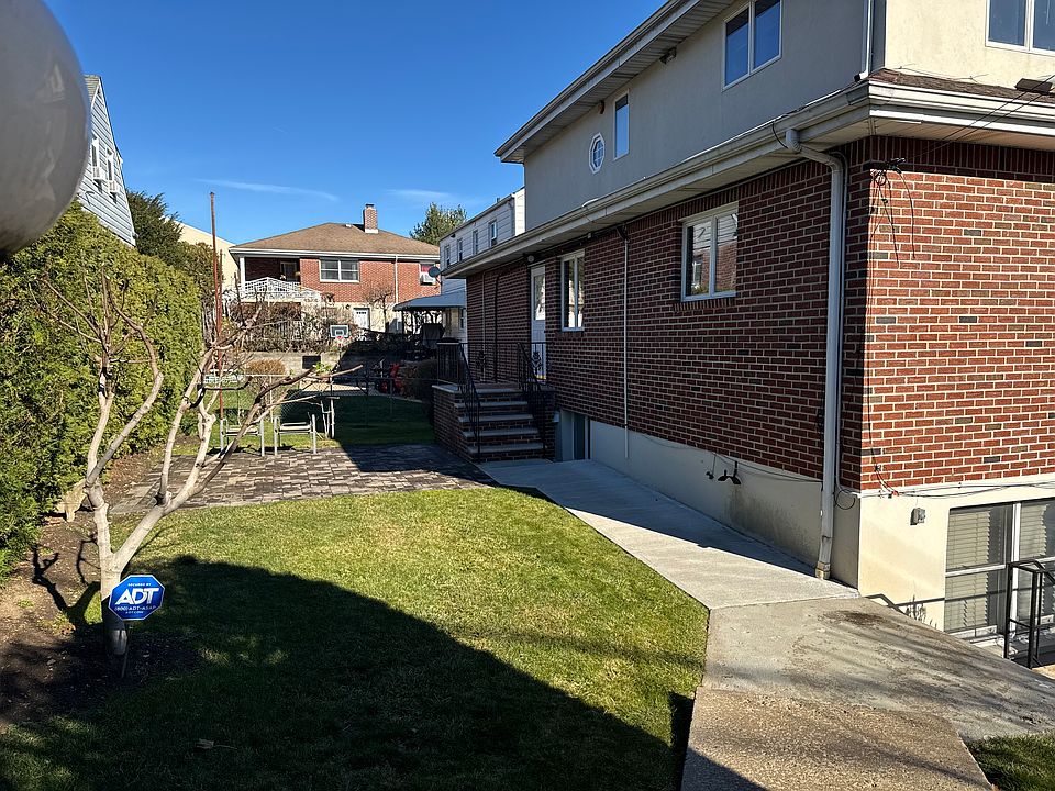 1st image of 7 University Ave