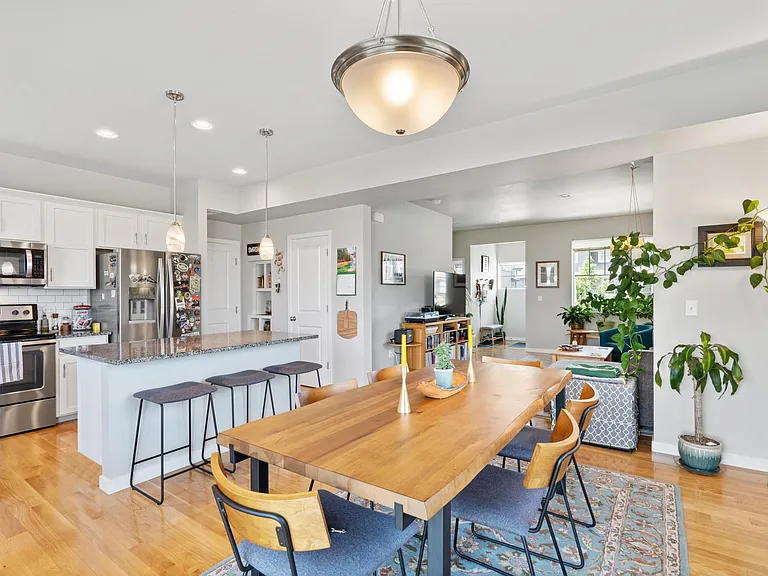2102 Lager St — Photo 2