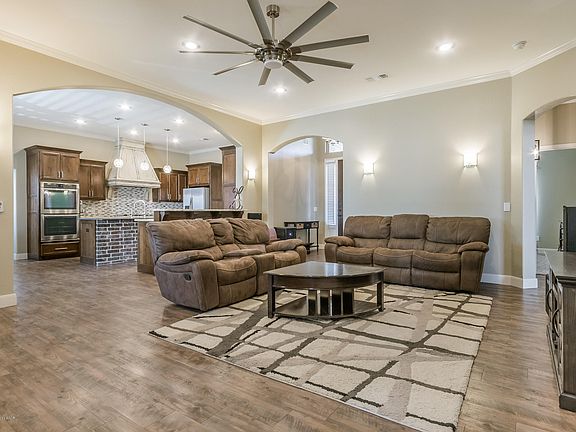 4th image of 32 Griffin Dr