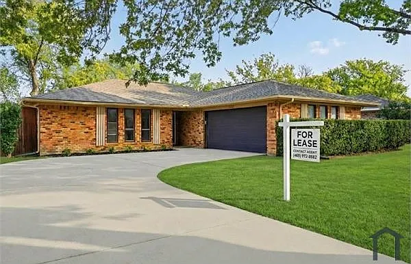 1661 Juniper Ln — Photo 2