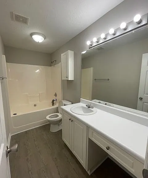 102 Bennington Ln — Photo 15