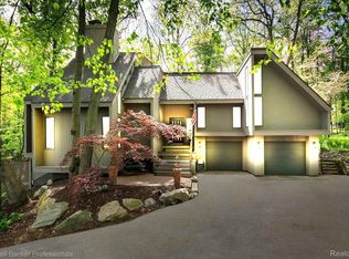 4943 Canyon Oaks Dr, Brighton, MI 48114