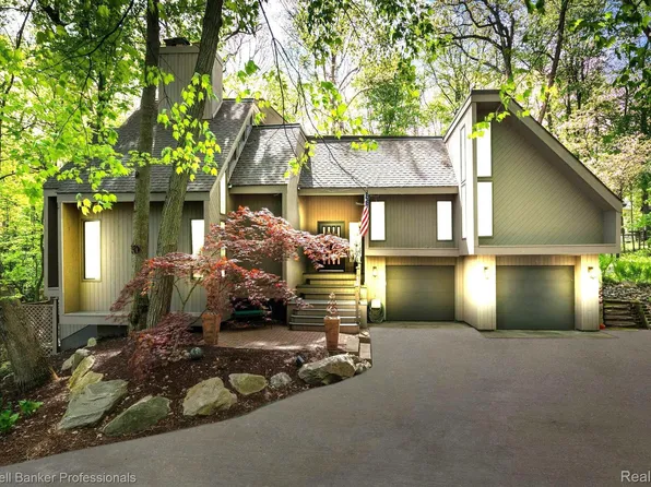 4943 Canyon Oaks Dr, Brighton, MI 48114