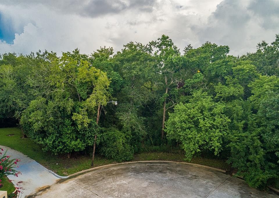 1st image of 504 Colonial Dr