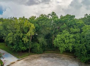 504 Colonial Dr, Friendswood, TX 77546