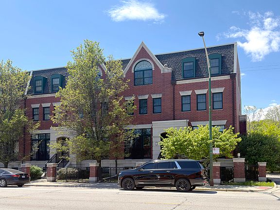 2nd image of 5910 NW Northwest Hwy #5910