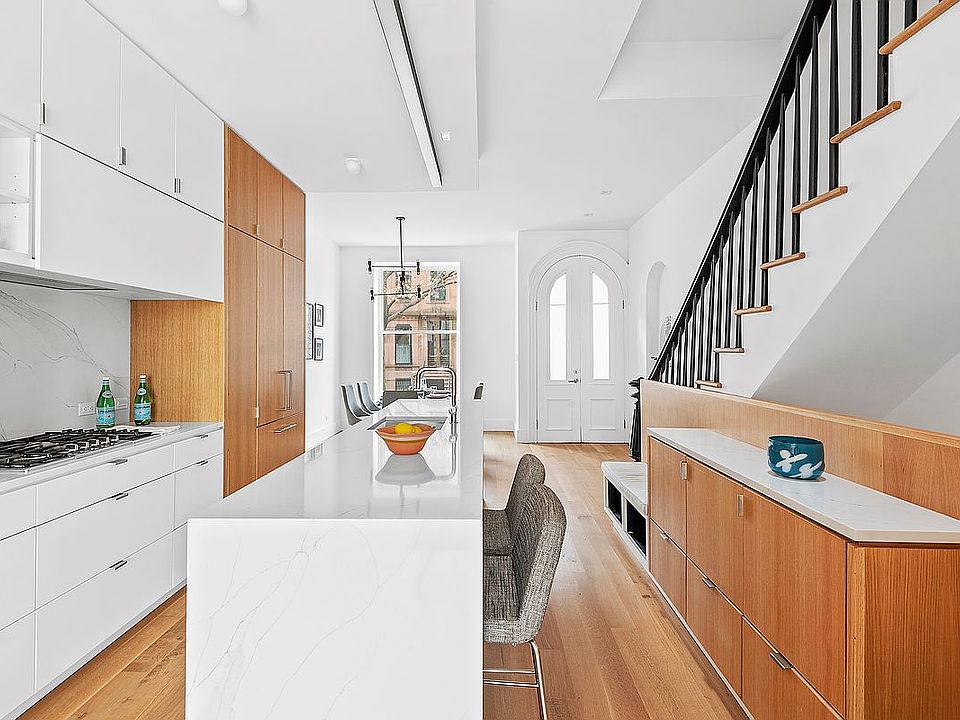 1st image of 475 Waverly Ave #Townhouse 1