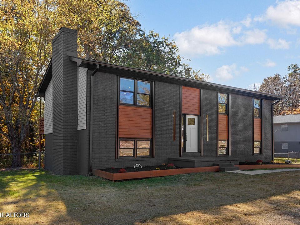 1st image of 2904 NE Gordon Pl