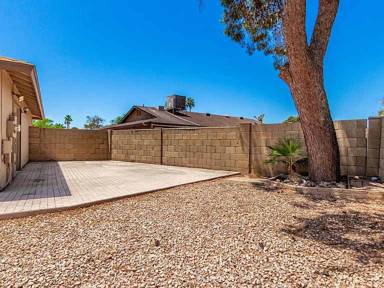2324 E Palmcroft Dr — Photo 26