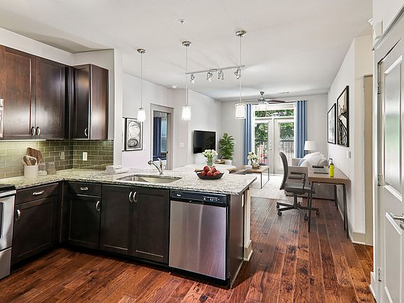 5th image of 2512 Weddington Ave #2134