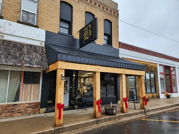 123 1/2 E Moore St, La Plata, MO 63549