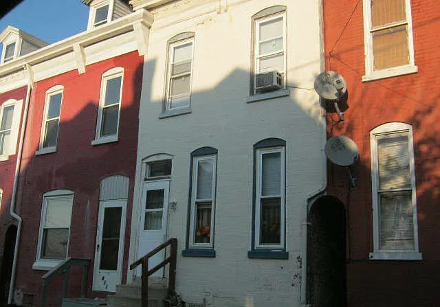 819 Gordon St photo 1