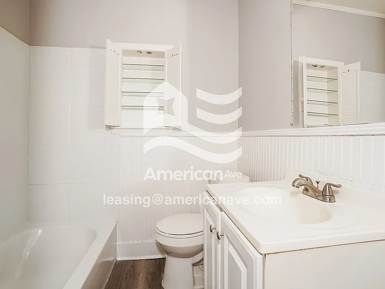 919419_011_bathroom_14.jpg