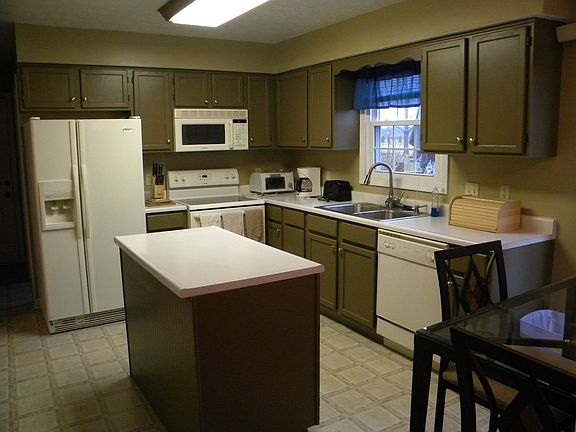 2nd image of 377 Winterset Dr