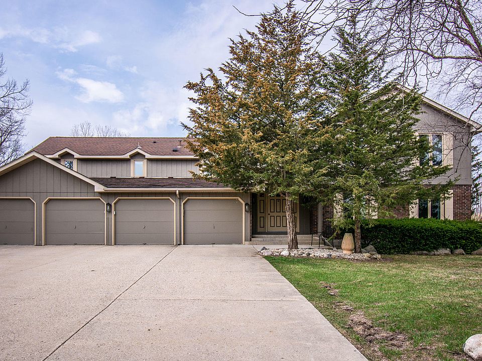 1st image of 950 Woodridge Ct #5A