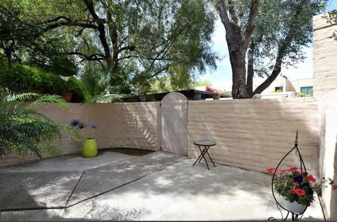 2886 E Sierra Vista Rd — Photo 3