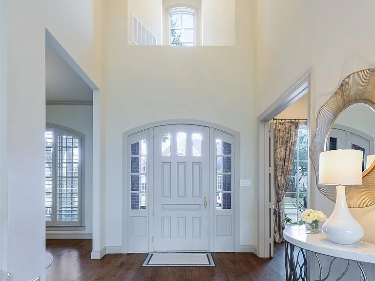 5624 Gillum Dr — Photo 3