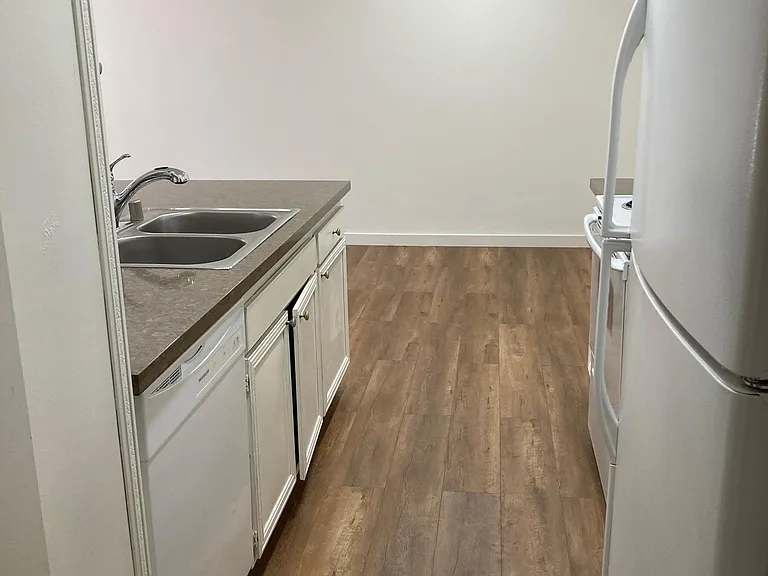 10500 Moorpark St #12 — Photo 3