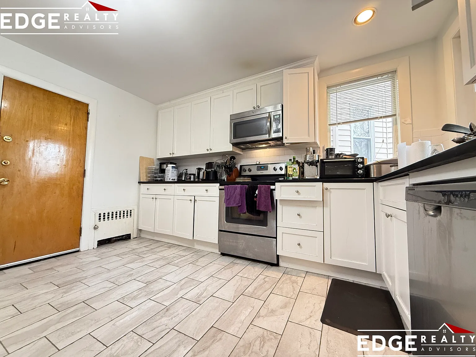4 bed, 2.0 bath, $6,500 — Photo 2
