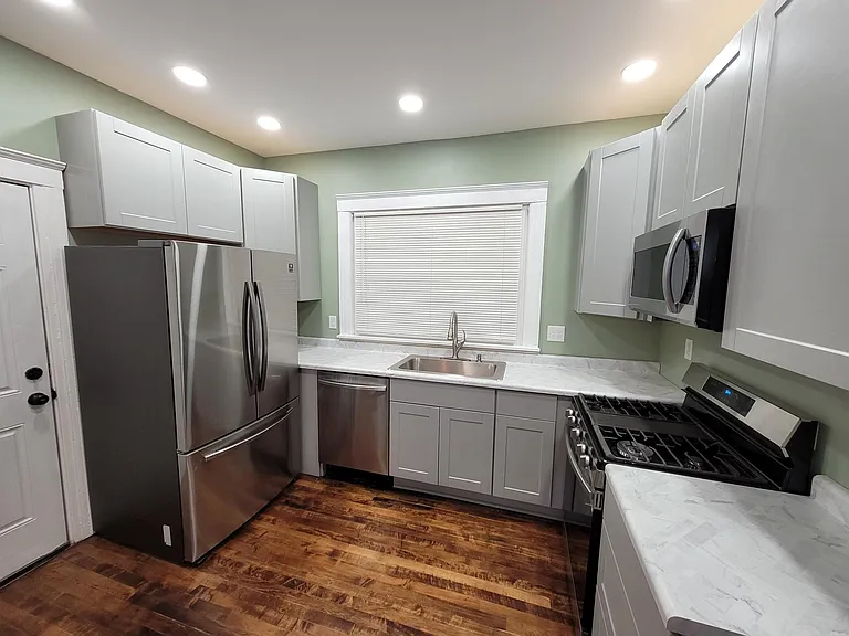 4212 Seneca St — Photo 2
