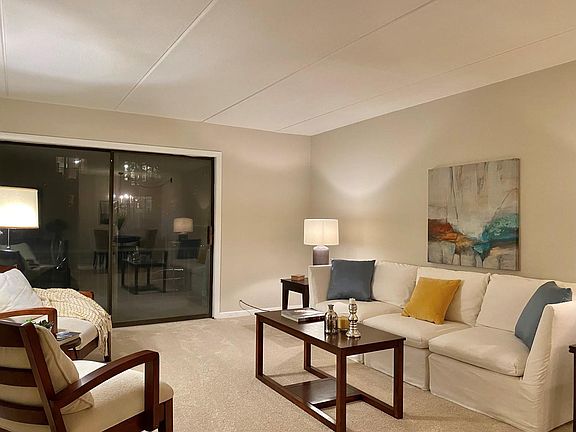 5th image of 1623 Ashland Ave APT 2B