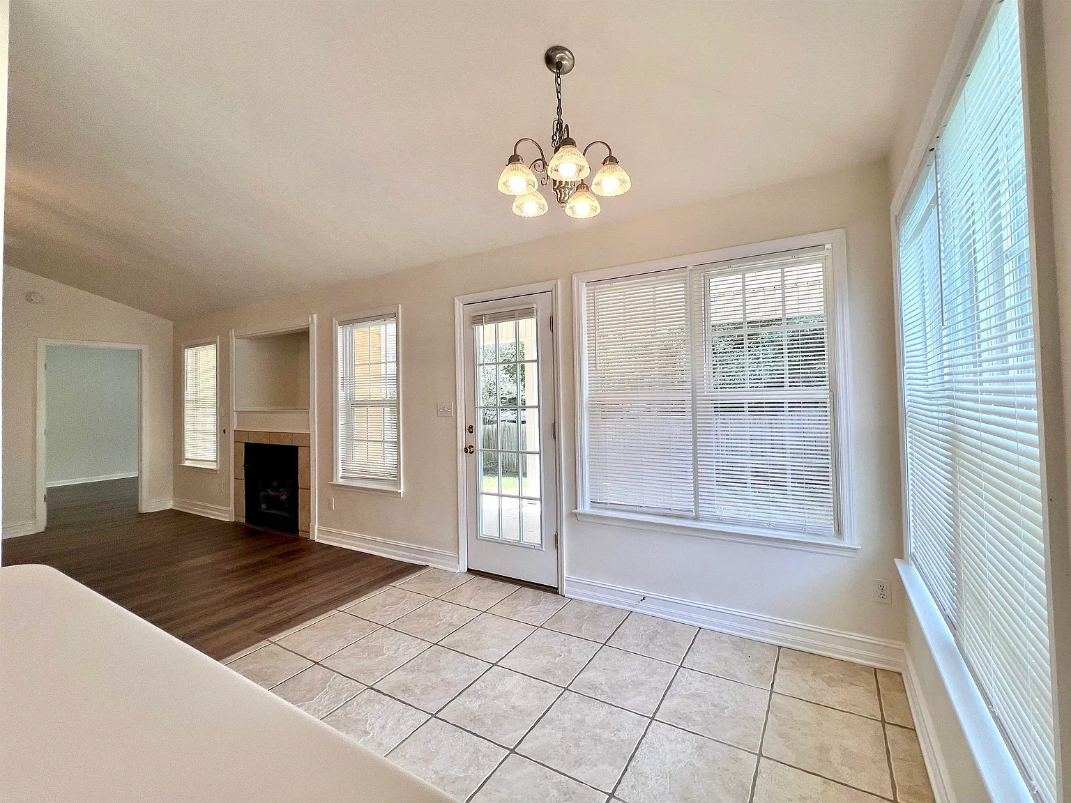 3 bed, 1412 sqft, $1,995 — Photo 4