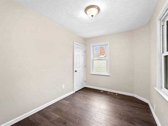 4th image of 2222 Dawes Pl