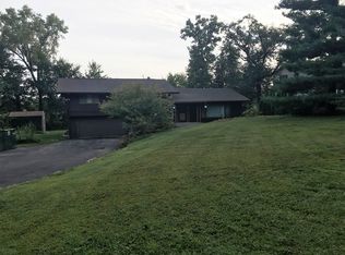 874 Riverside Dr, Dixon, IL 61021