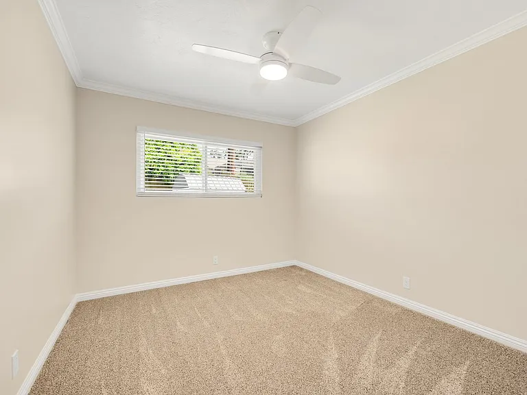 630 N Colfax St — Photo 21