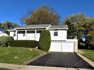 810 Aspen Dr, Buffalo Grove, IL 60089