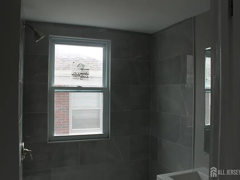 67 Edgar St — Photo 7