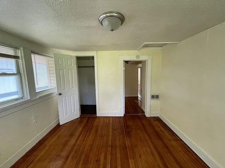 4415 Forest Ave — Photo 35