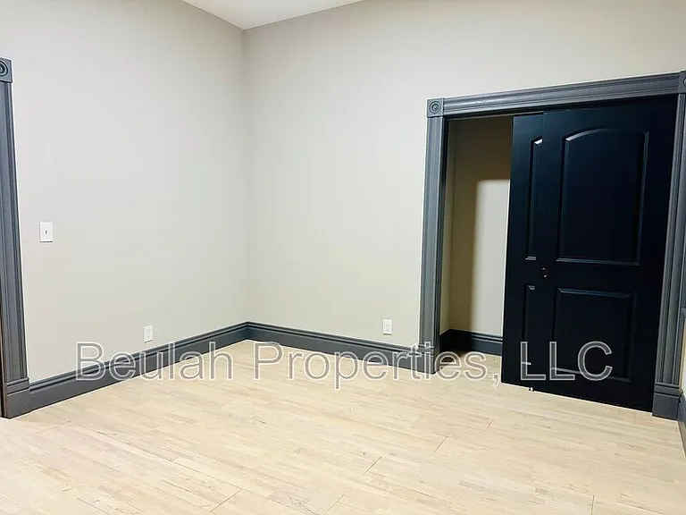 1952 Cherokee St #2F — Photo 9