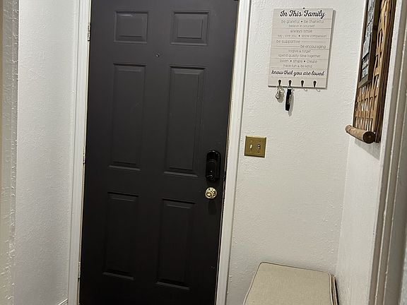 5th image of 3249 River Park Dr