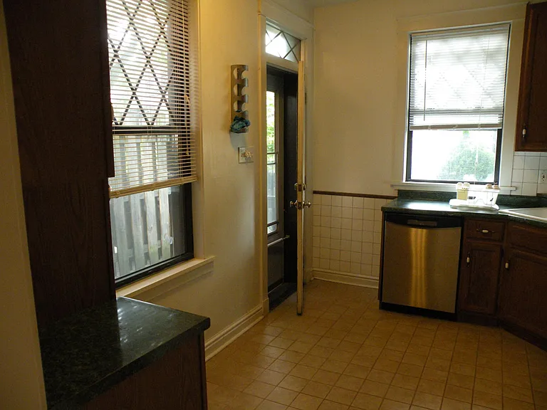718 Copeland St — Photo 12
