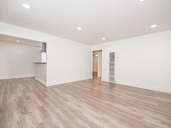 5th image of 180 Rochester St APT B