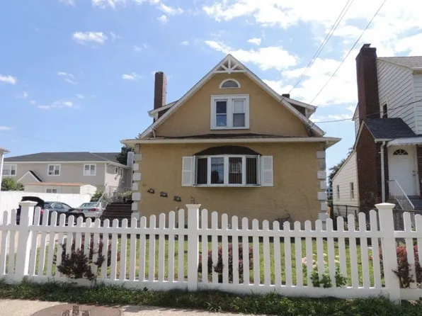 34 Grand Ave, Freeport, NY 11520