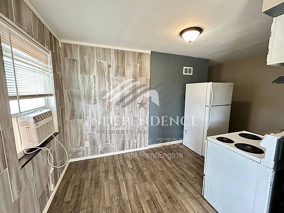 3rd image of 115 Scott Ave #5