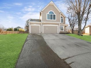 1513 SW Summit Crossing Ct, Lees Summit, MO 64081