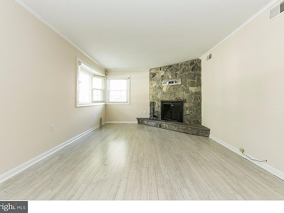 3rd image of 715 Brook Dr