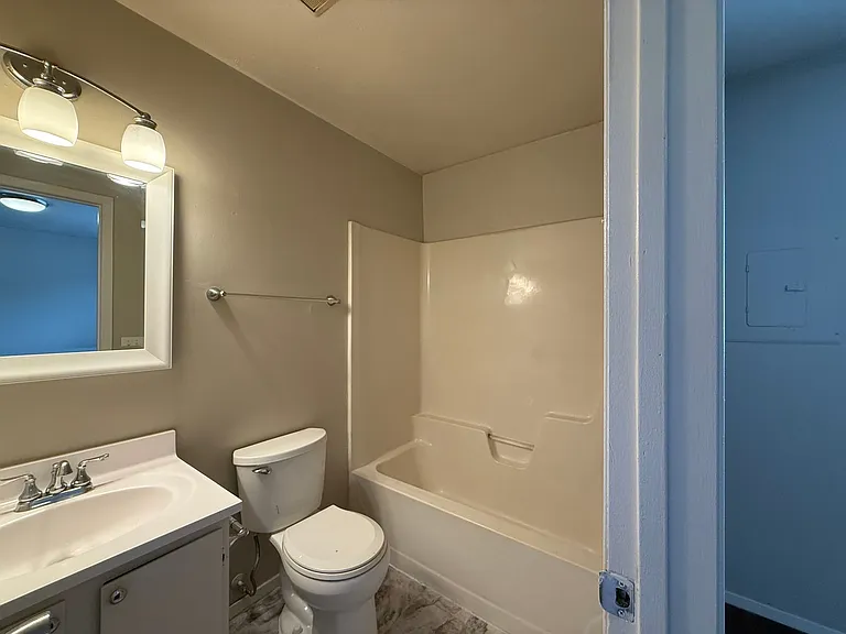 2120 N Old Manor Rd — Photo 8