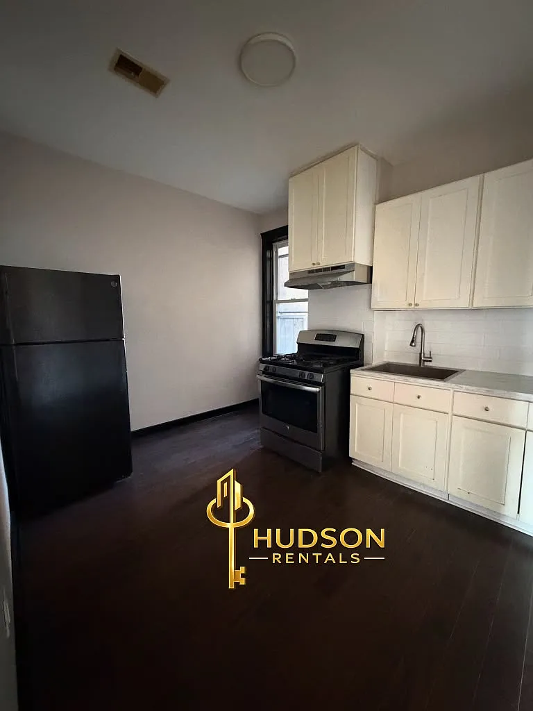 2 bed, 800 sqft, $1,795 — Photo 1