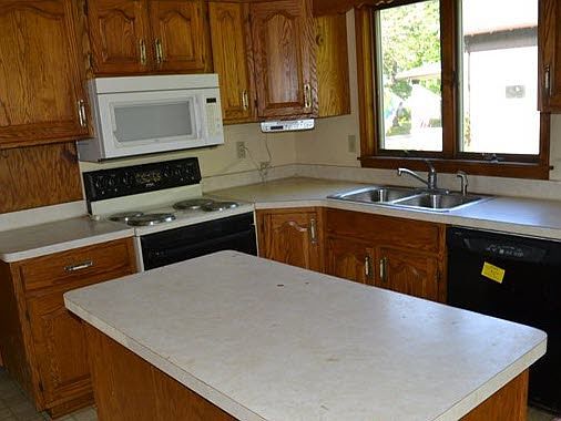 3rd image of 130 Grant St