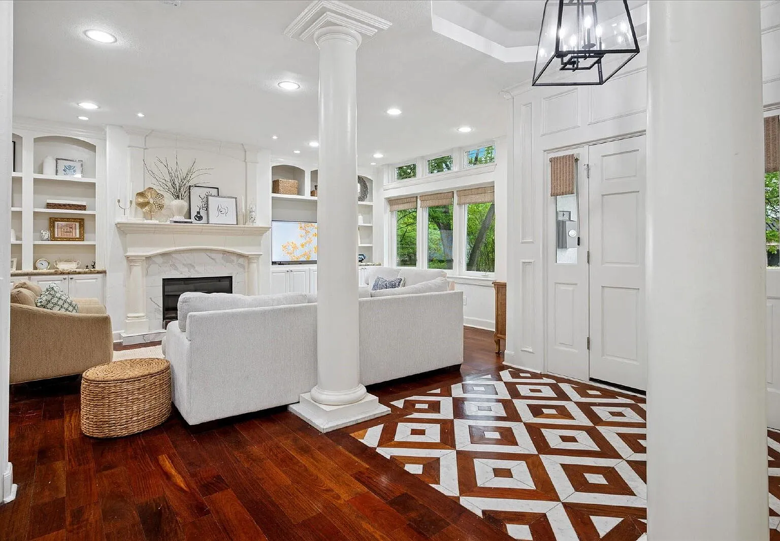4 bed, 6.0 bath, 4805 sqft, $9,000 — Photo 3