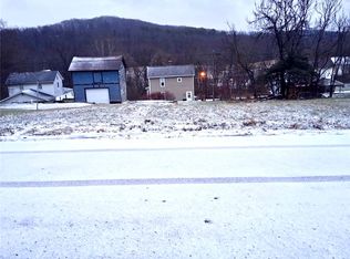 124 Academy Ln, Southwest, PA 15685