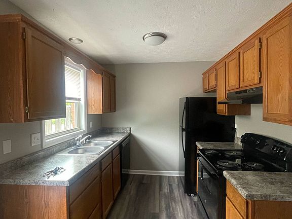 3rd image of 490 Garden City Dr #1
