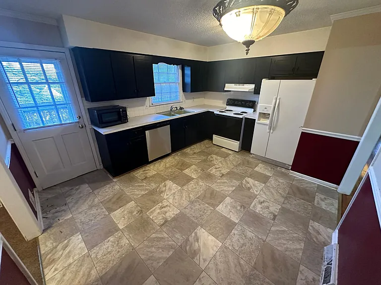 1084 Lewisville Clemmons Rd — Photo 3