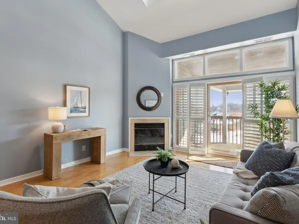 2125 Beach Village Ct APT 201, Annapolis, MD 21403