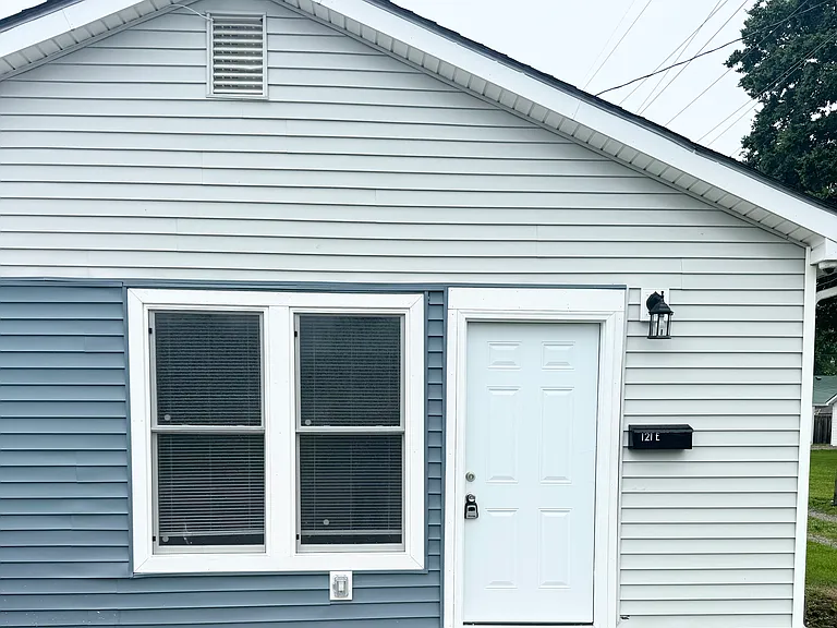 121 Oak St #E — Photo 1