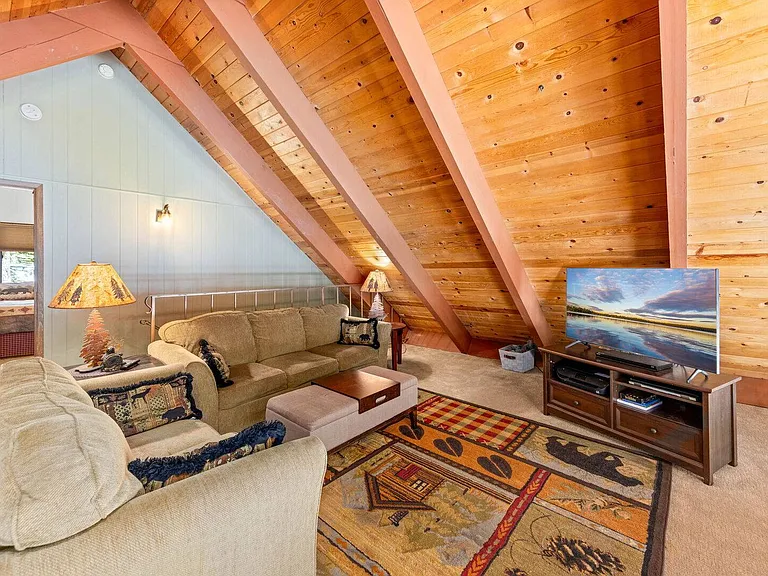 Upstairs Loft with room for movie night